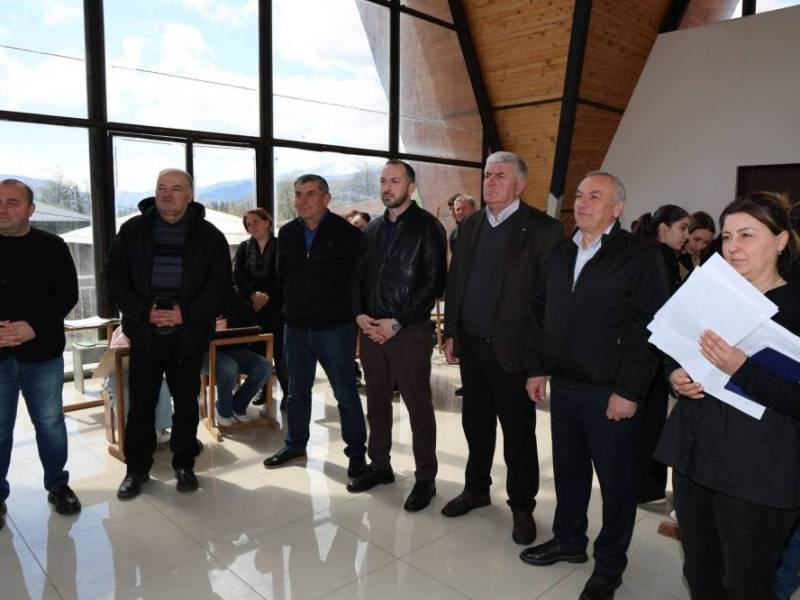 ცაგერის მუნიციპალიტეტის მერი ჭაბუკი ჭაბუკიანი დედაენის დღისადმი მიძღვნილ ღონისძიებას...